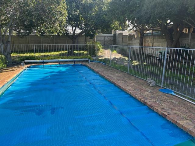 To Let 3 Bedroom Property for Rent in Bergvliet Western Cape